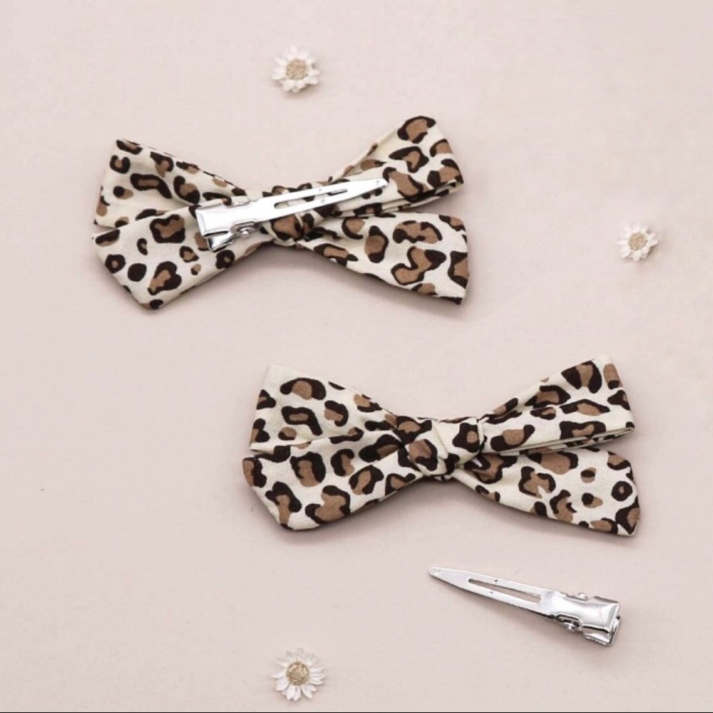 🍋 4/$20 set of 2 Leopard Print Hair Bow Baby Girl